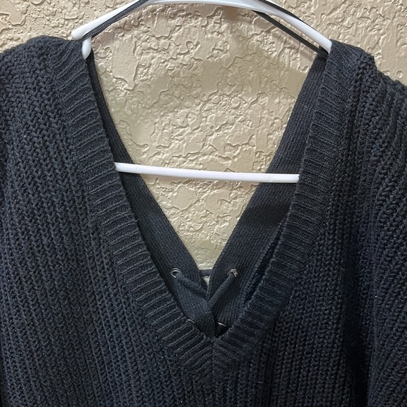 Black deep v-neck sweater - Picture 2 of 3